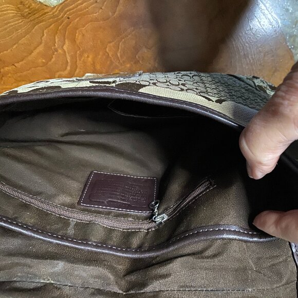 Vintage Coach Handbag with Gold Lame Handle and Trim - Picture 11 of 15